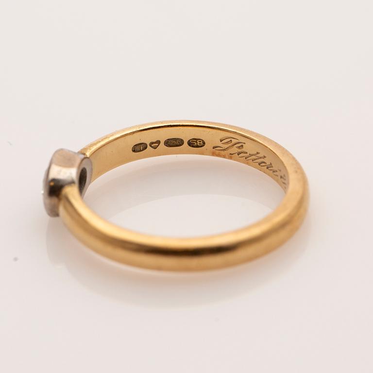 Ring, 18K gold with diamond.