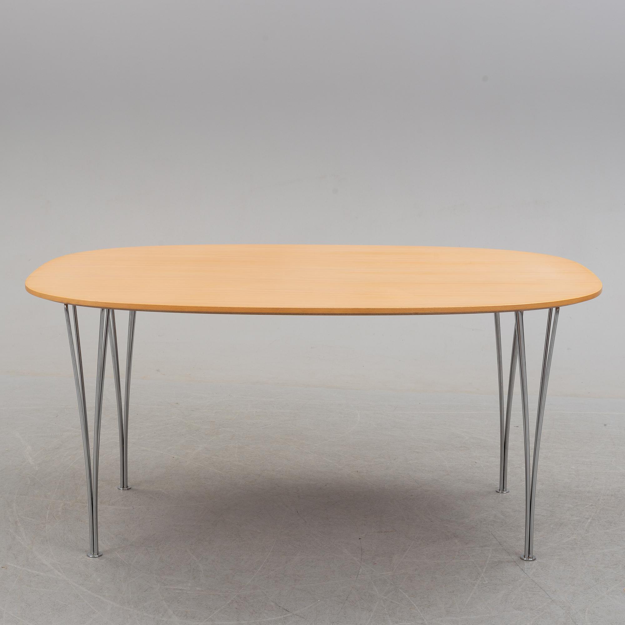 A 'Superellips' table by Bruno Mathsson and Piet Hein, Fritz Hansen, 1979.