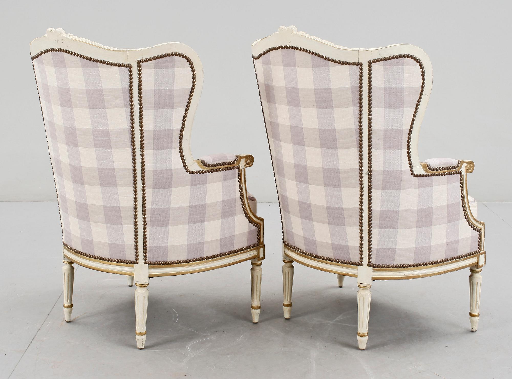 FÅTÖLJER, ett par, gustaviansk stil 1800/1900-tal.