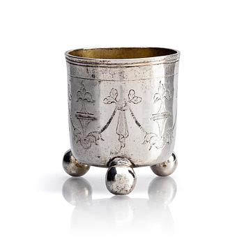 215. A Swedish early 18th century silver beaker, mark of Petter Henning, Stockholm 1704.