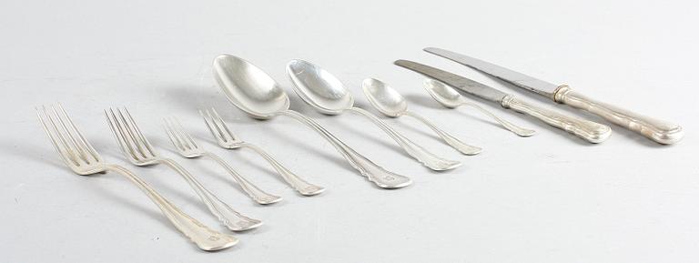 BESTICKSUPPSÄTTNING, silver, 242 delar, i schatull. "Chippendale", CG Hallberg, Stockholm, 1917.