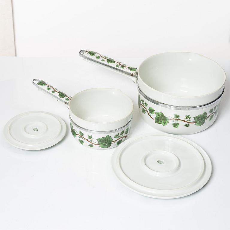 Service, 63 pieces, porcelain, Porcelaine de Paris, Limoges, France.