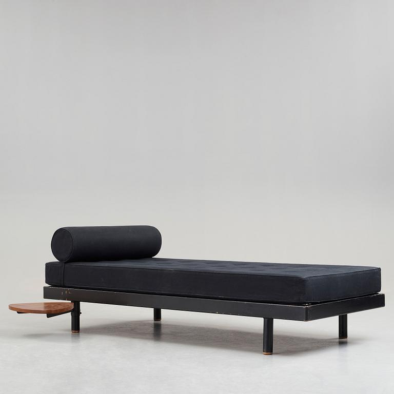 JEAN PROUVÉ & CHARLOTTE PERRIAND, dagbädd med sidobord, "Scal No 450" "Antony", Frankrike, ca 1954.