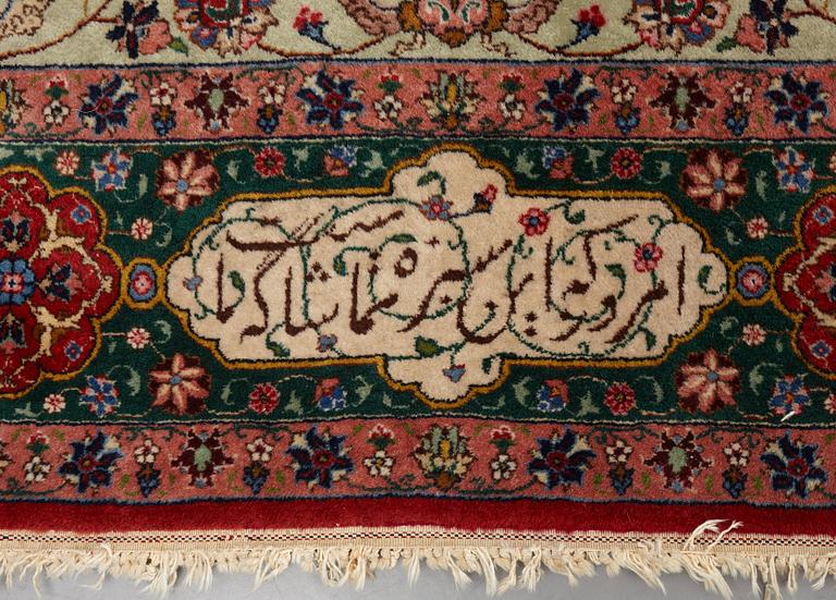 Matto, semi-antique Tabriz, signed ca 335,5 x 256,5 - 261,5 cm.