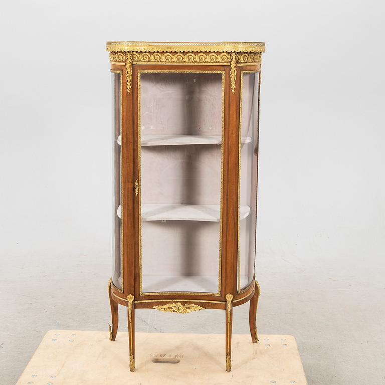 A louis XV style display cabinet first half of the 20th centruy.