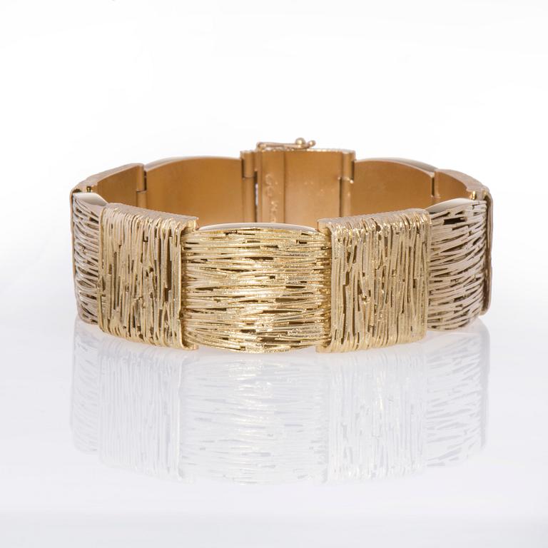 ARMBAND, 18K guld, svenska kontrollstämplar. Vikt 79,6 g.