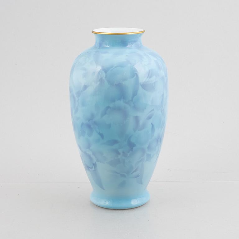 A porcelain vase, Fukagawa Porcelain Manufacturing Company, Japan, second half of the 20th century.