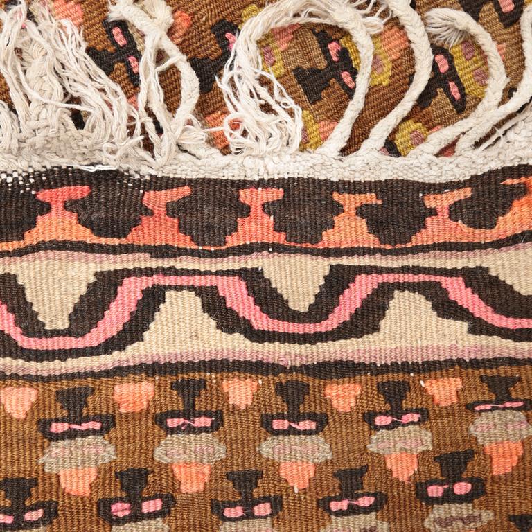 MATTA, Kelim. Ca 286 x 118 cm.
