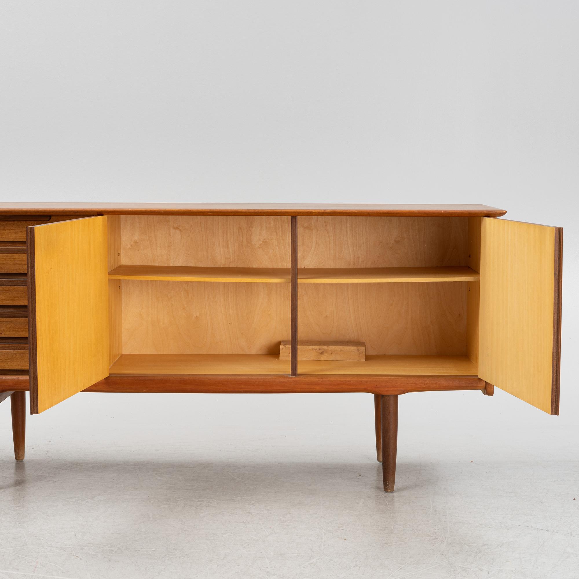 Sideboard, 1900-talets mitt.