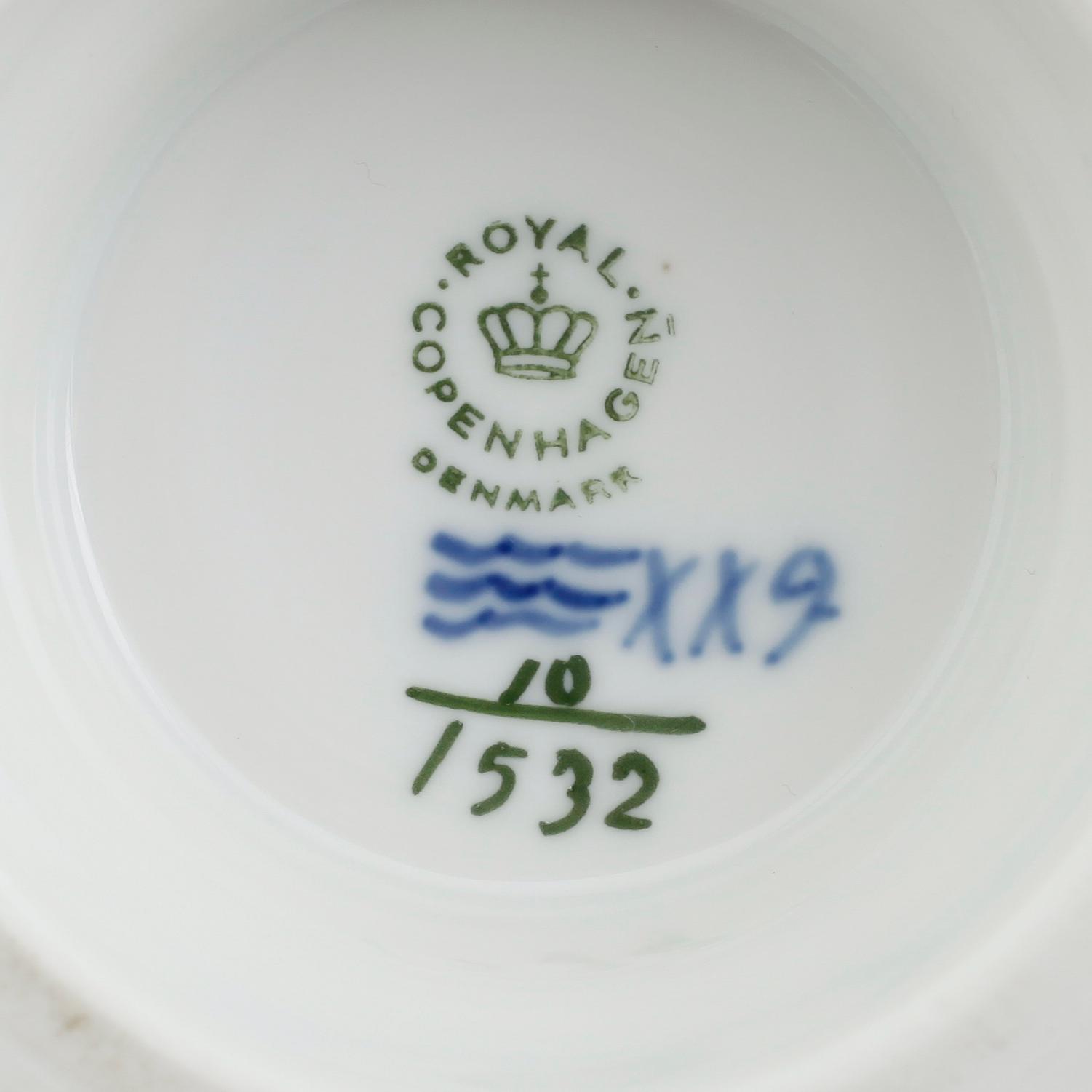SERVISPORSLIN, 33 delar, porslin, "Blå blomst", Royal Copenhagen.