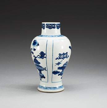 A blue and white vase, Qing dynasty, Kangxi (1662-1722).