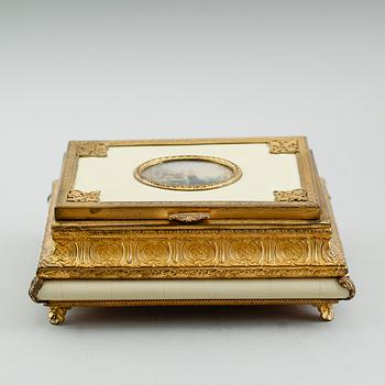 SMYCKESSKRIN, 1900-talets första hälft.