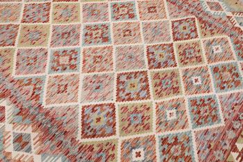 A Kelim carpet, 289 x 199 cm.
