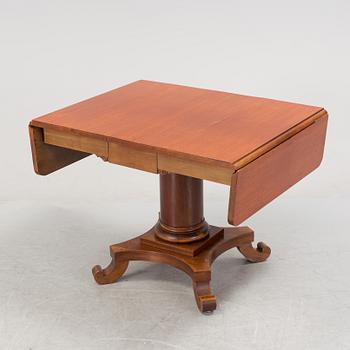 SALONGSBORD, Karl Johan-stil, 1900-talets första hälft.
