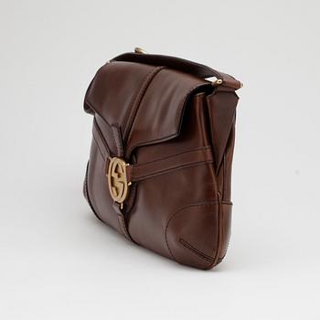 GUCCi, a brown leather shoulder bag.