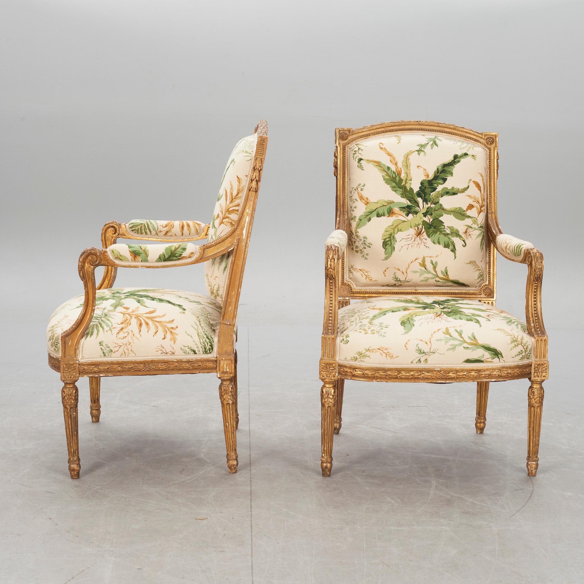 KARMSTOLAR, ett par. Louis XVI-stil. Sekelskiftet 1800/1900.