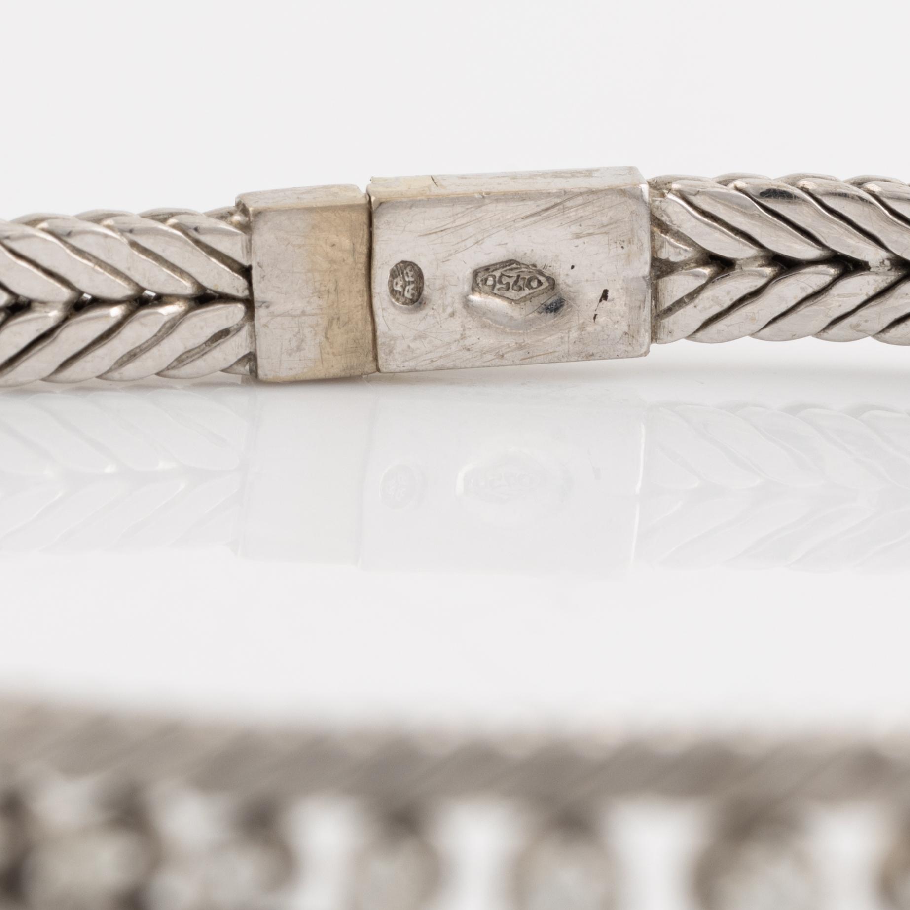 18K white gold and brilliant cut diamond bracelet.