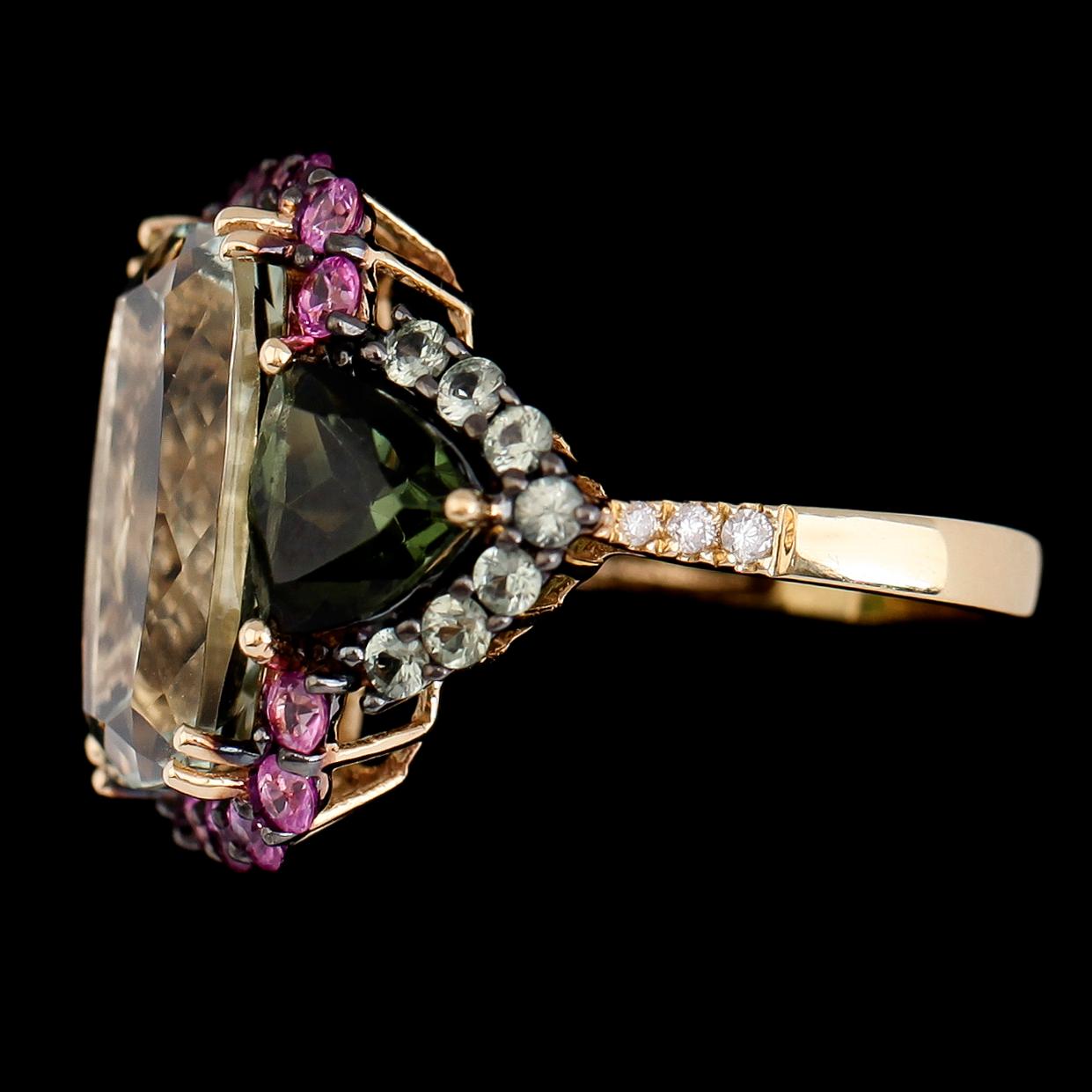 RING, 18K guld, safirer tot ca 1.20 ct, kvarts tot ca 7.04 ct, turmaliner tot ca 2.30 ct, diamanter tot ca 0.06 ct.