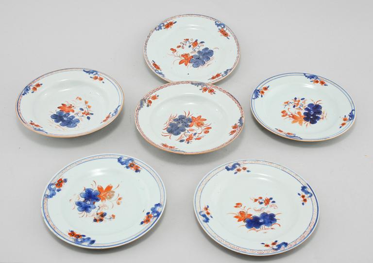 BÄRTALLRIKAR, 6 st, snarlika, porslin, Kina, 1700-tal.