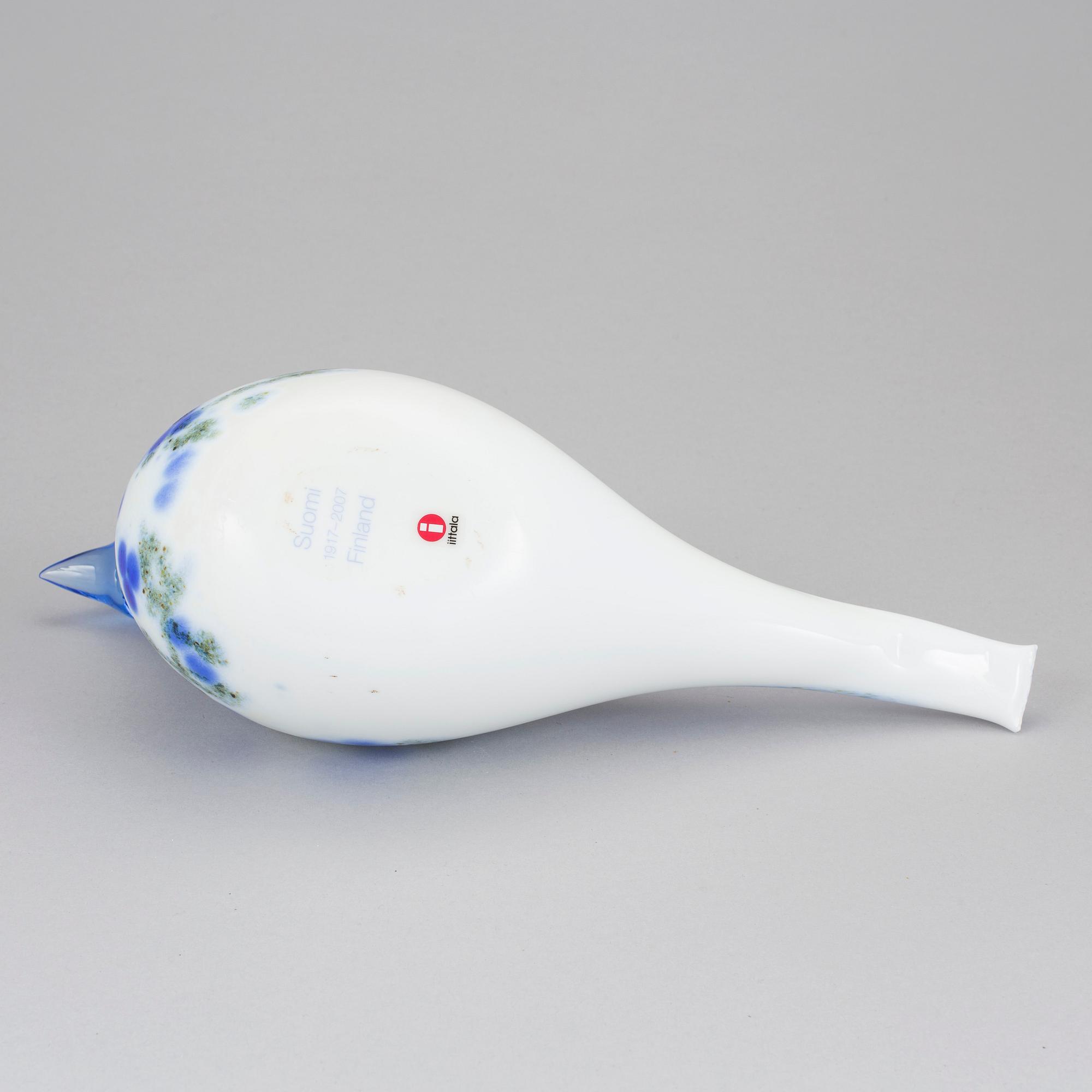OIVA TOIKKA, skulptur, glas, "Kyyhky", Nuutajärvi Notsjö, Iittala, signerad, numrerad 58/1917 och daterad 2007.