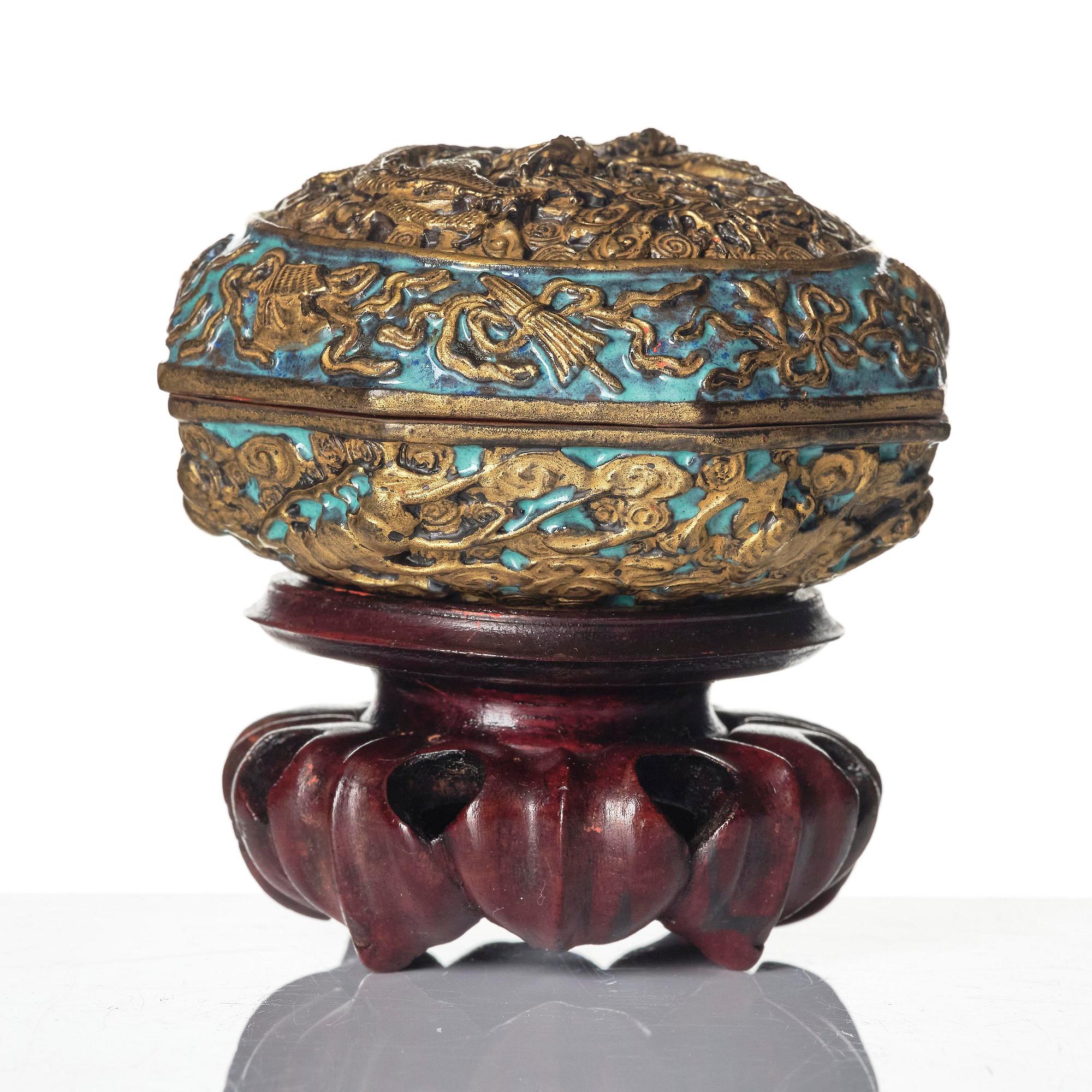 A bronze imitating seal paste box with cover, Qing dynasty, with Qianlong mark.