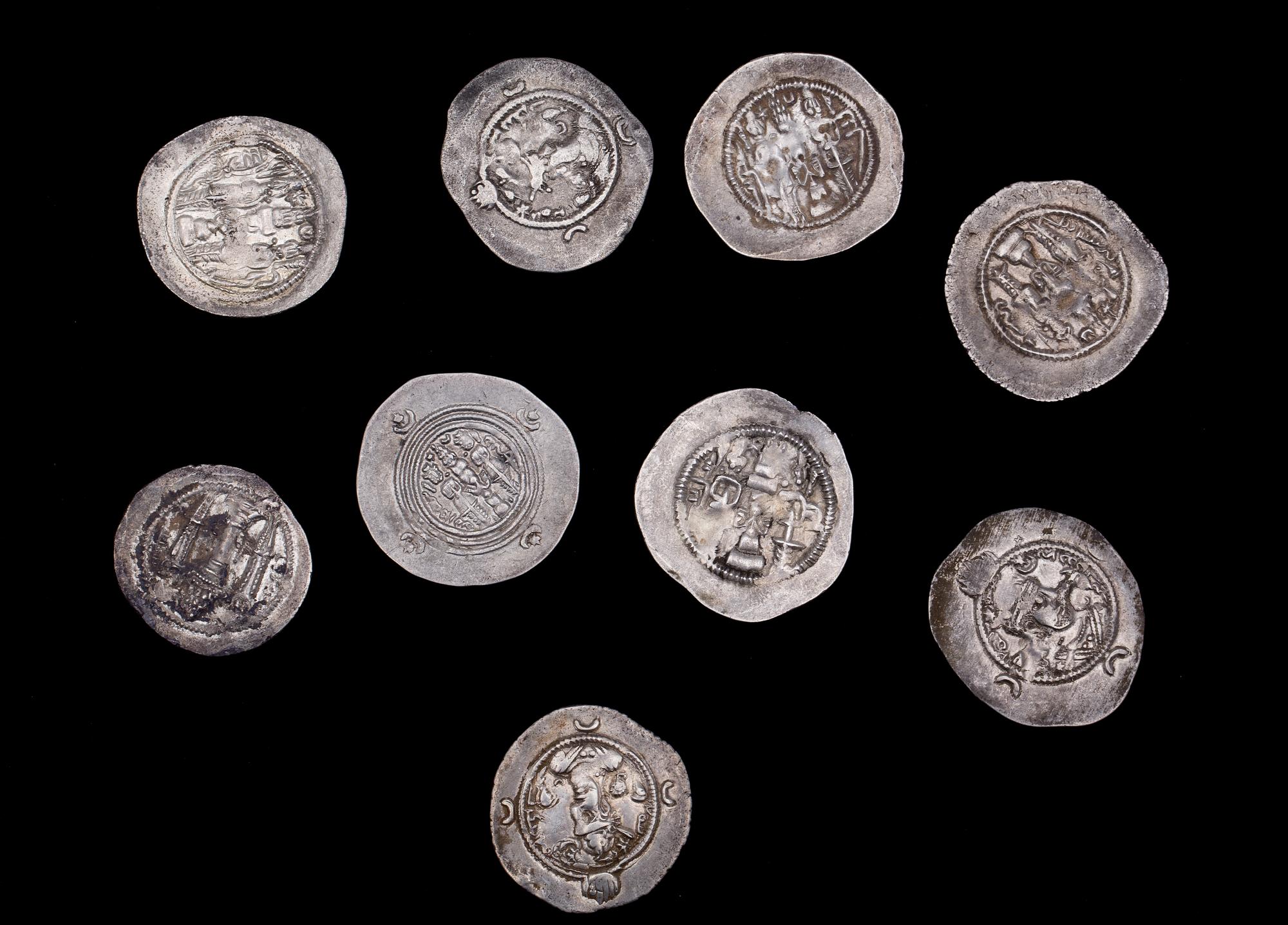 MYNT, 9 st. Silver. Persien Sasaniderna Drachm 224-651 e. Kr. Tot ca 35g.