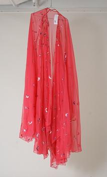 SCENKLÄDER, 4 delar.
Proveniens: Git Gay.