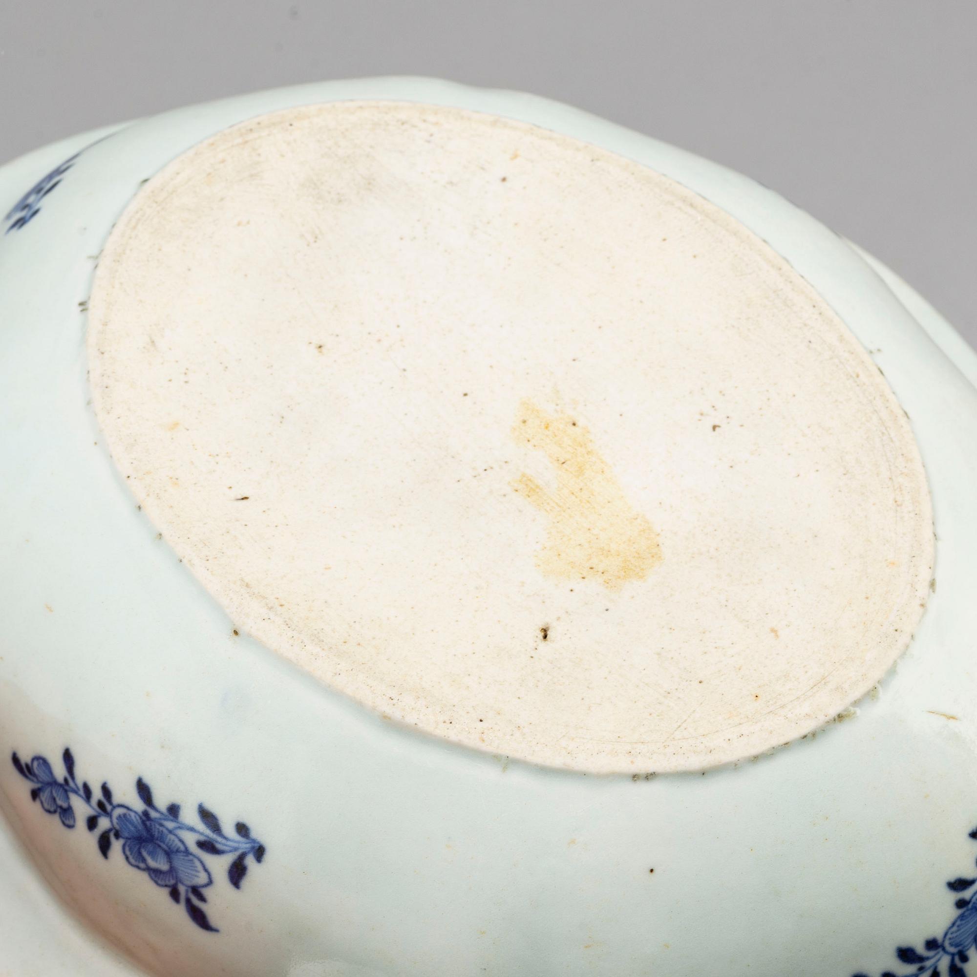 A blue and white vegetable tureen with cover, Qing dynasty, Jiaqing (1796-1820).