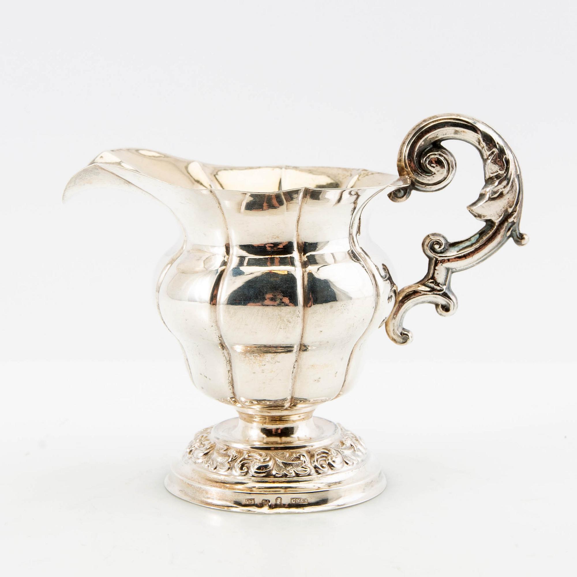 Gräddkanna möjligen Gustaf Magnus Sjöblom silver Nyrokoko Stockholm 1845.