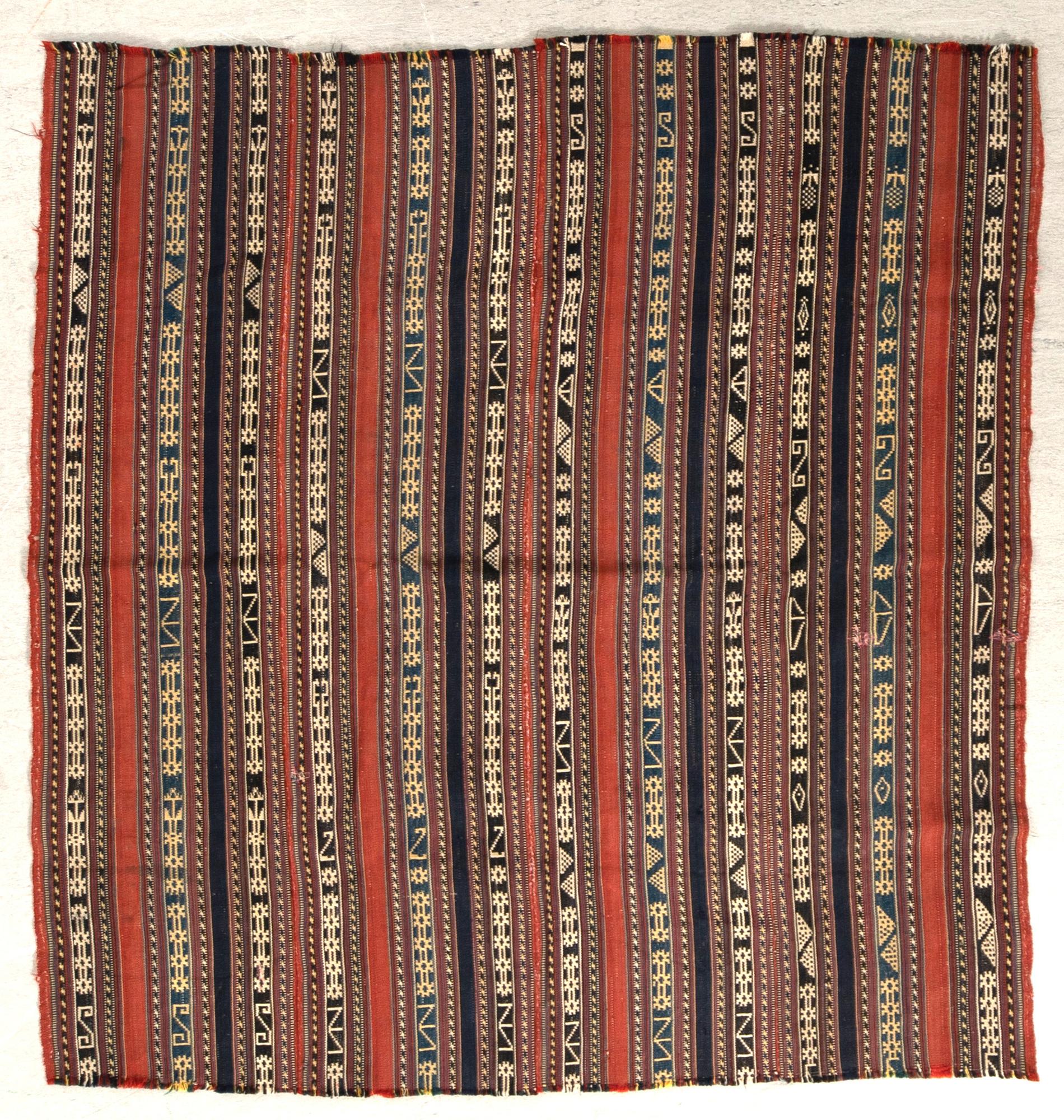 Vävnad Kurdistan Jajim antik (för barn) fyra sammansydda våder ca 125x114 cm.