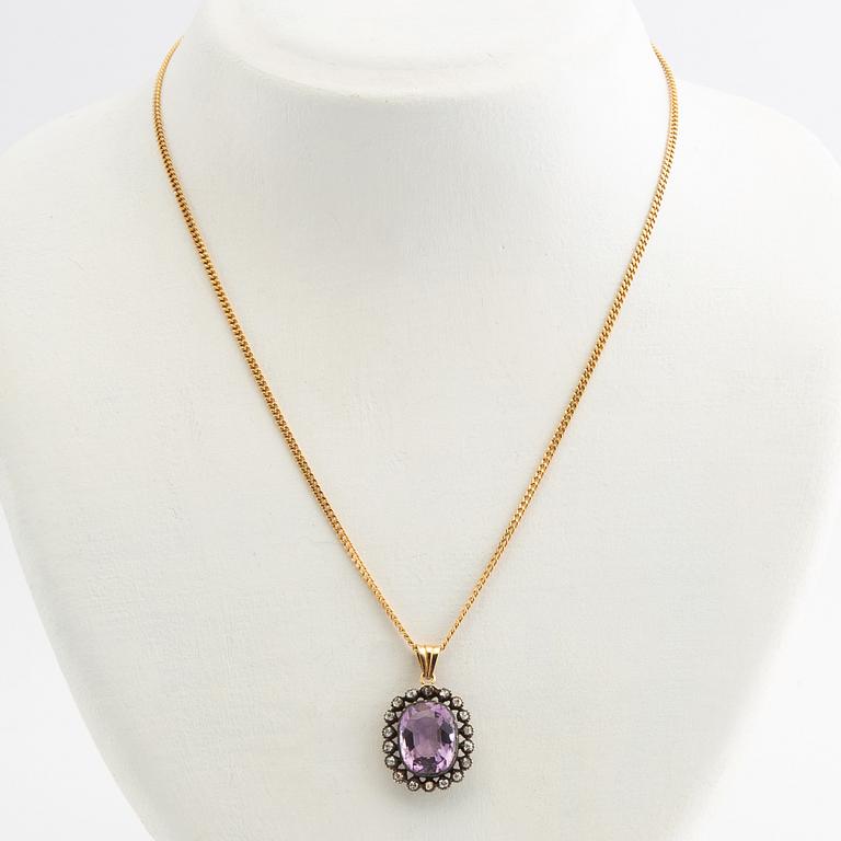 Pendant, 18k gold with diamonds and purple stone.