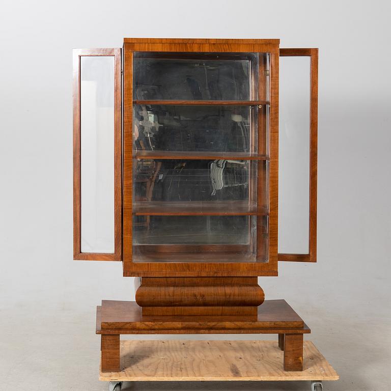 Vitrinskåp, Art Deco 1900-talets första hälft.