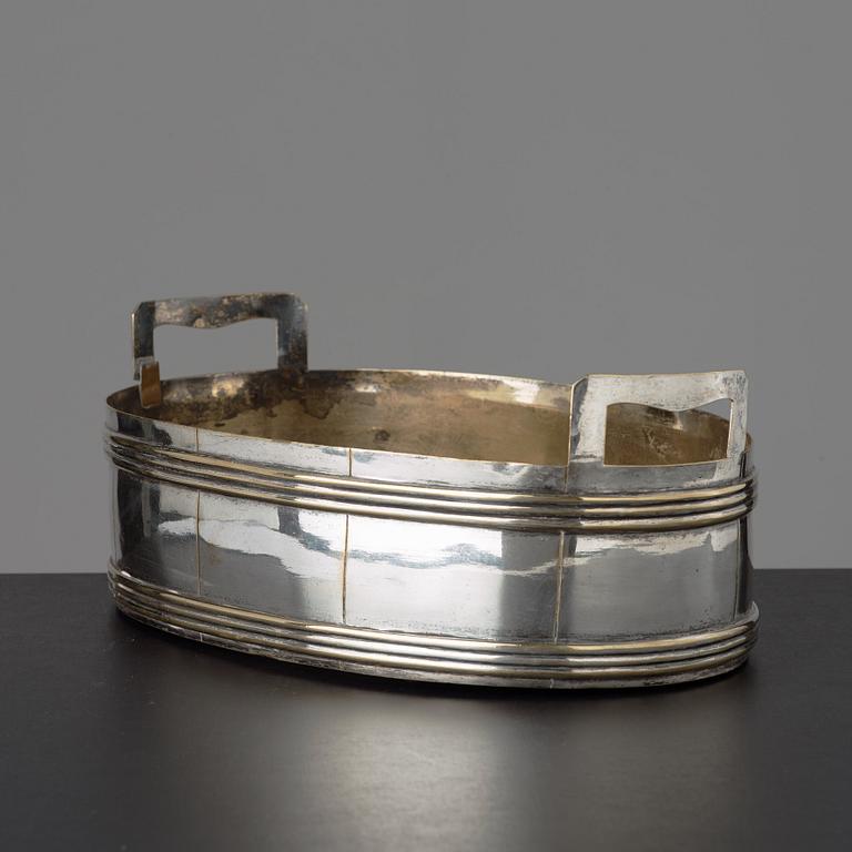 A late Gustavian early 18th century deep dish.