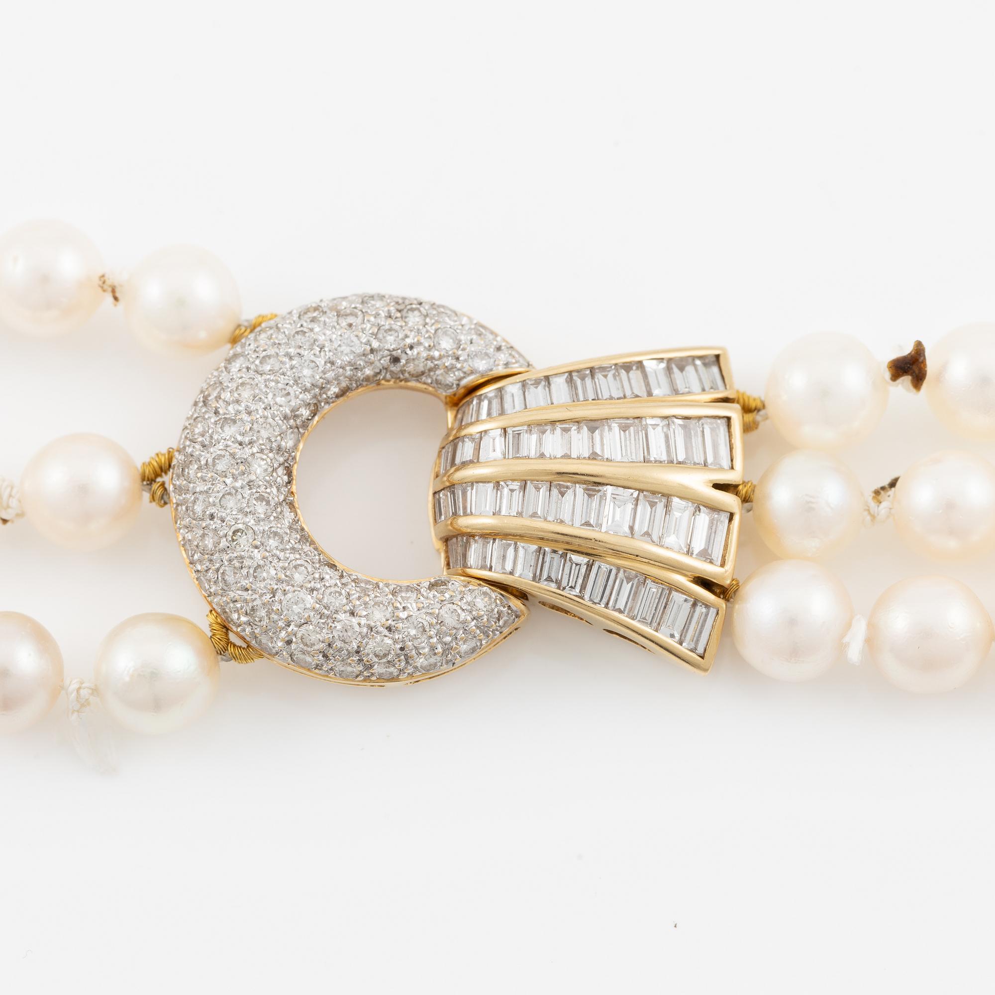 Pearl necklace, three strands of cultured pearls, clasp in 18K gold set with baguette and brilliant-cut diamonds.