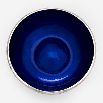 A. Tillander, malja, sterlinghopeaa ja emalia. Helsinki 2005.