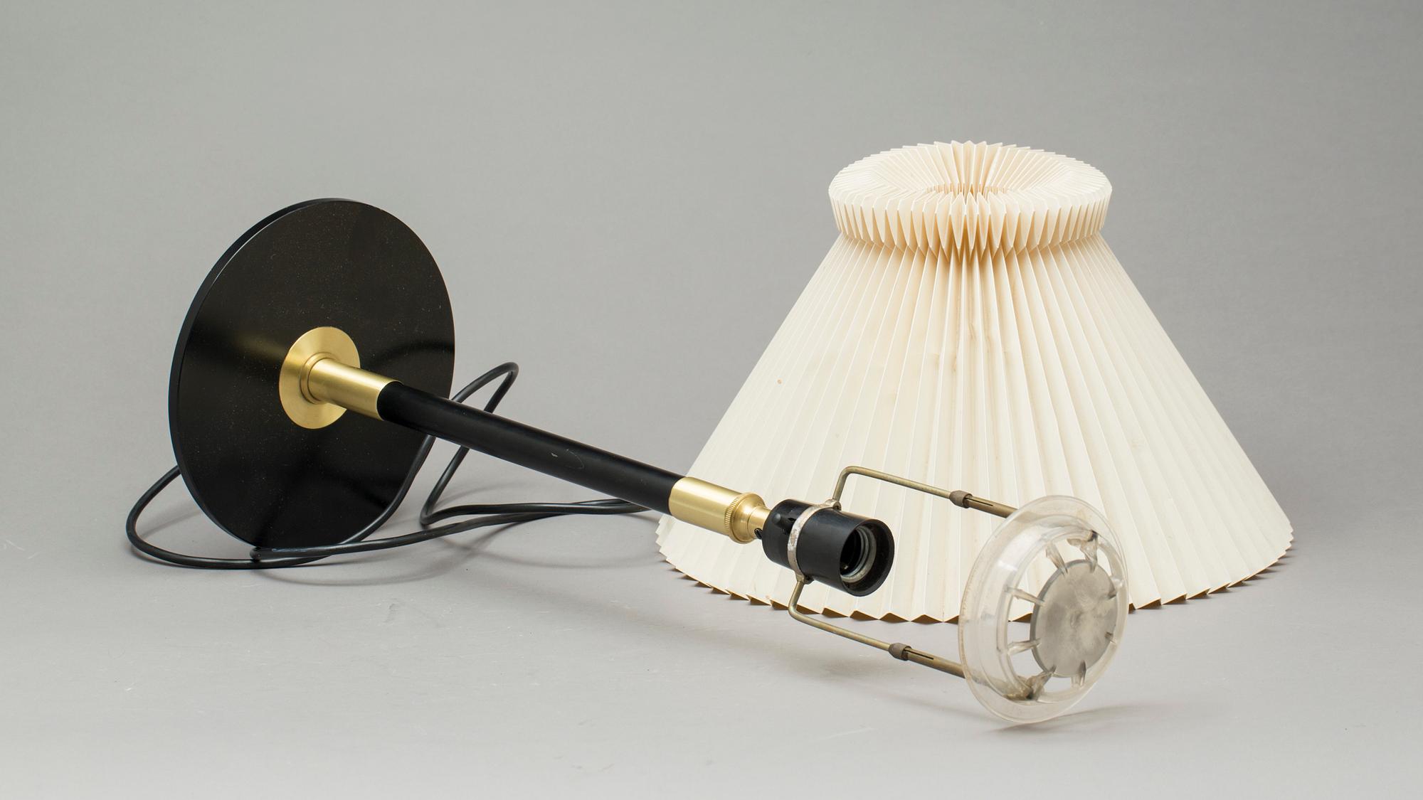 BORDSLAMPA, Le Klint, Model 352.