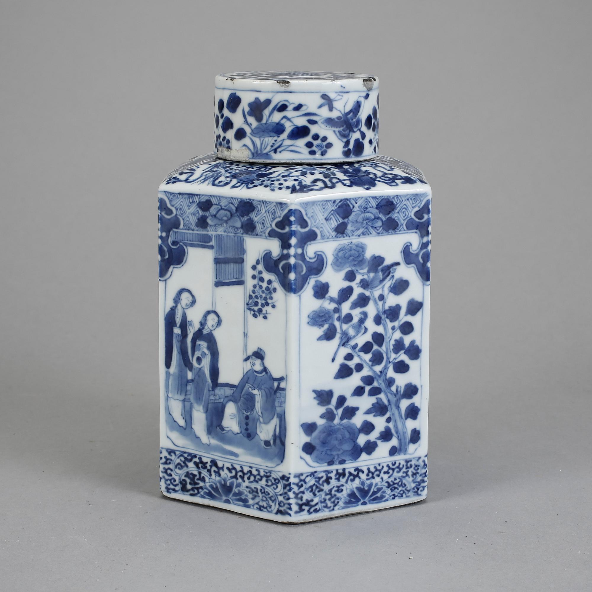 BURK MED LOCK. Porslin, Kina, 1900-tal.