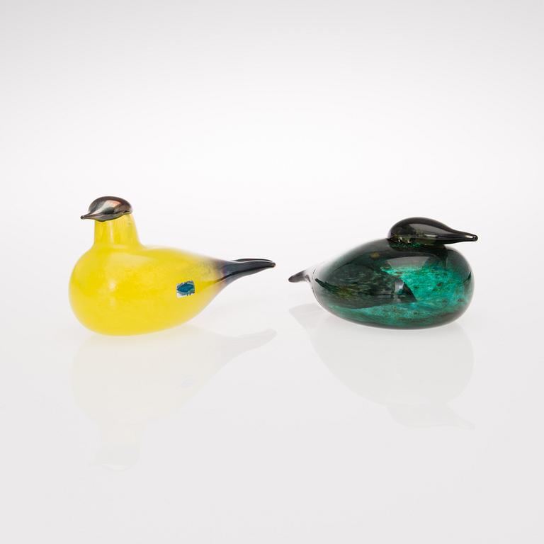 Two glass birds by Oiva Toikka. Signed O. Toikka Nuutajärvi and Oiva Toikka, Nuutajärvi Notsjö, 69/200, 1989.