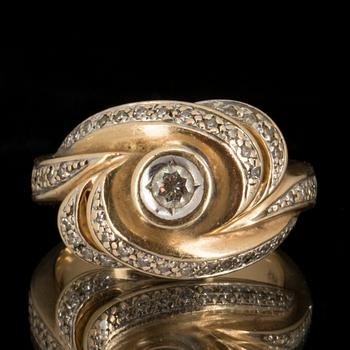 RING, 14 k med diamanter totalt ca 0,20 ct. Vikt ca 6 gram.