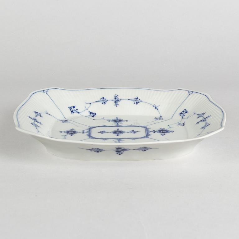 A 'Blue Fluted Plain' porcelain serving dish, Royal Copenhagen, model 359, 1898-1923.