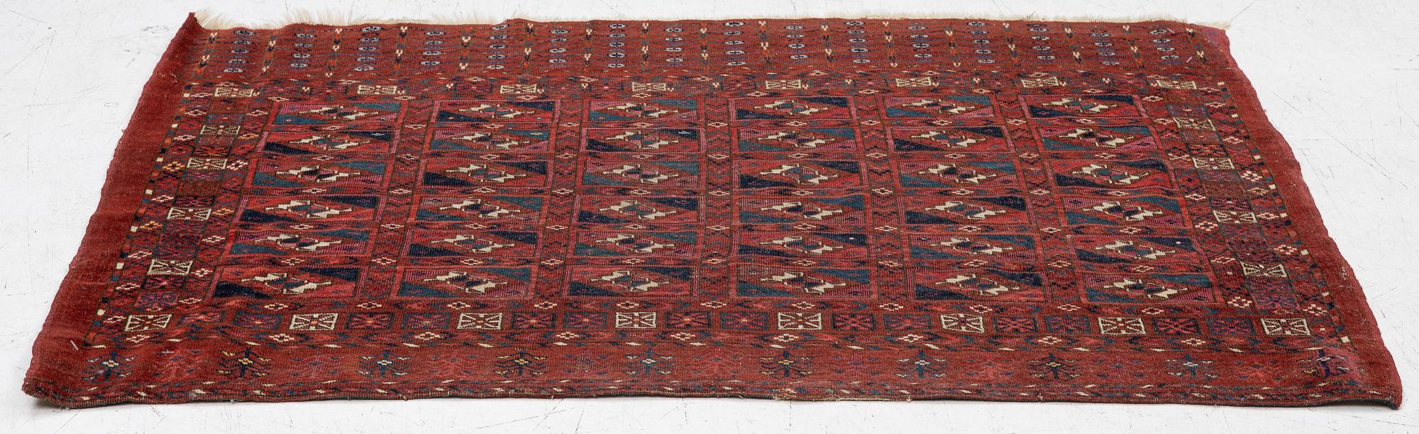 Matta, antik Chuval, Turkmensk, ca 116 x 76 cm.