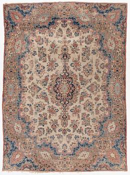 Rug, Kirman, semi-antique, approx. 370 x 267 cm.