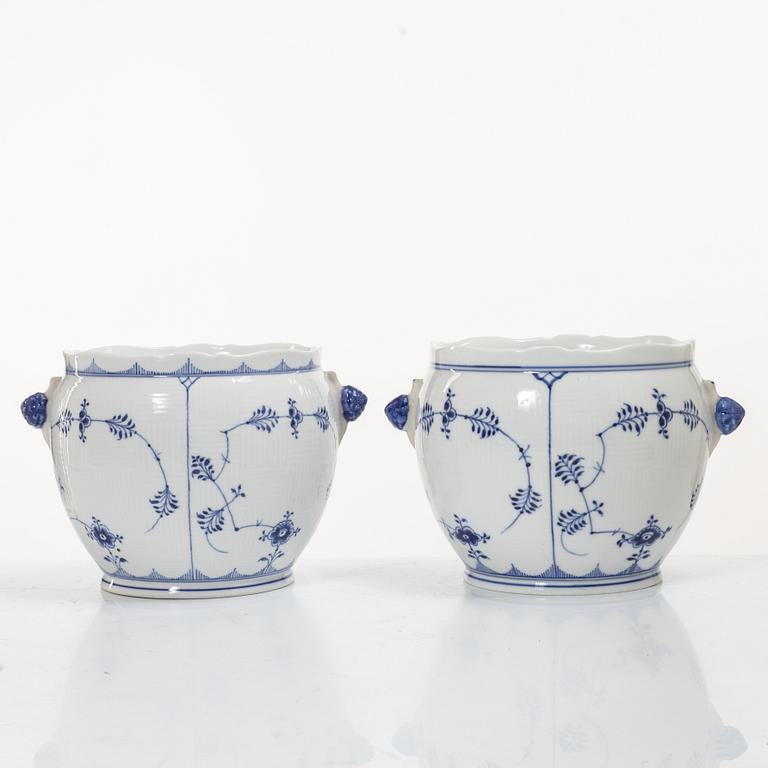 Royal Copenhagen, Outer sleeves, a pair, porcelain, "Musselmalet", model no. 126.