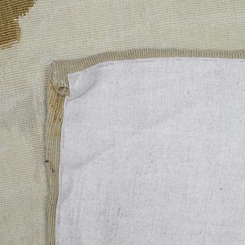 Matta, gobelängteknik, ca 385-387,5 x 391,5-404,5 cm, Aubusson, Frankrike 1800-tal.