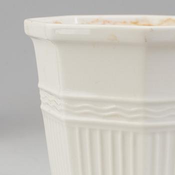 PRINS EUGEN, a lot of five porcelain flower pots, Waldemarsudde, Gustavsberg.