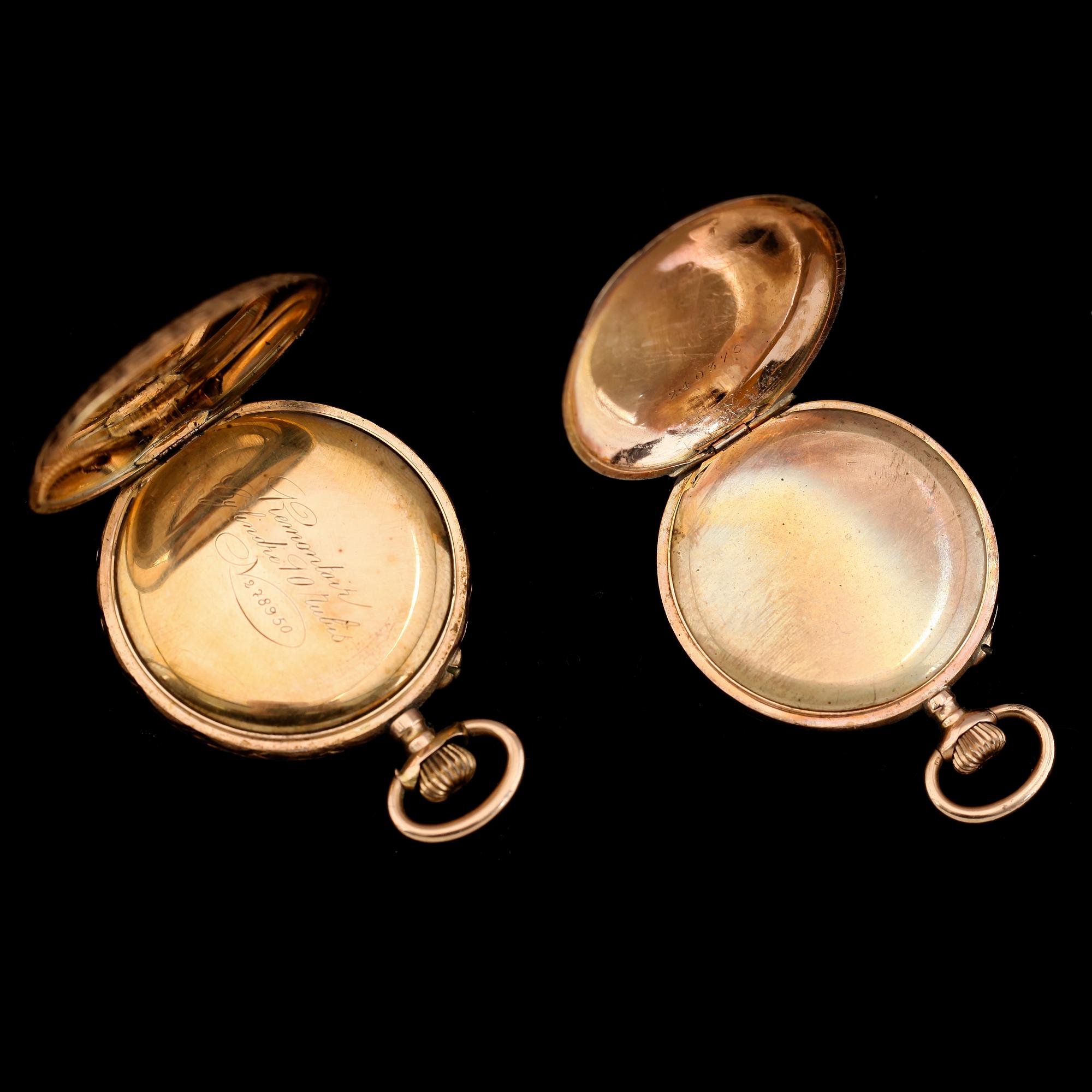 FICKUR, 2 st, 14K guld, 1900-talets första hälft. Total vikt inklusive urverk ca 58 g.