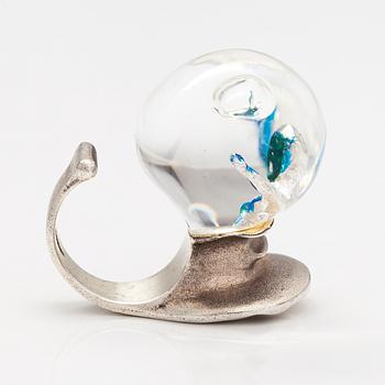 Björn Weckström, Ring "Mannen i kosmos", sterlingsilver och akryl. Lapponia 2001.