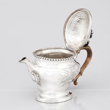 A Swedish 18th century silver tea-pot, marks of Johannes Nordgren, Jönköping 1788.