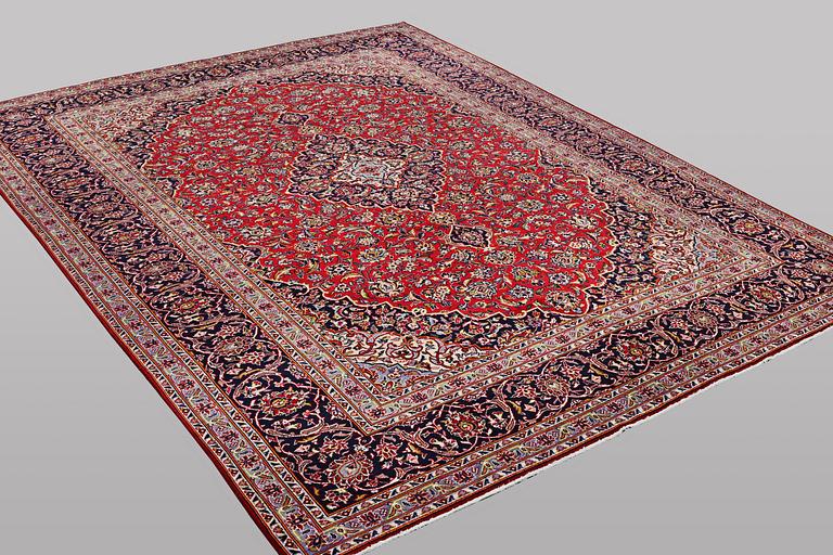 A carpet, Kashan, ca 397 x 295 cm.