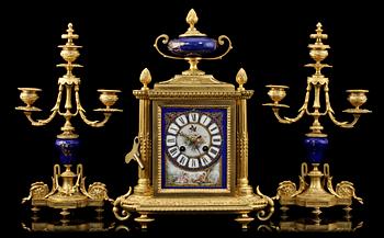 BORDSGARNITYR, 3 delar, Louis XVI-stil, omkring sekelskiftet 1800/1900.